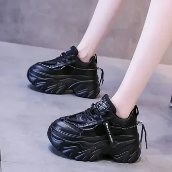 Новые женские кроссовки из сетчатого материала, дизайнерские белые теннисные туфли на высокой платформе, увеличивающие размер повседневной спортивной обуви